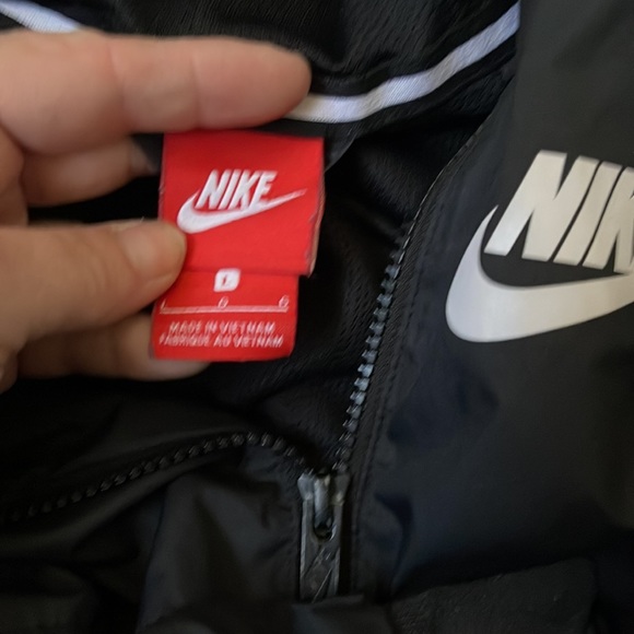 Nike boys light weight hoodie jacket - Picture 4 of 4